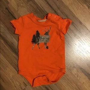 Baby boy Carhartt onesie 💚 size 6 month